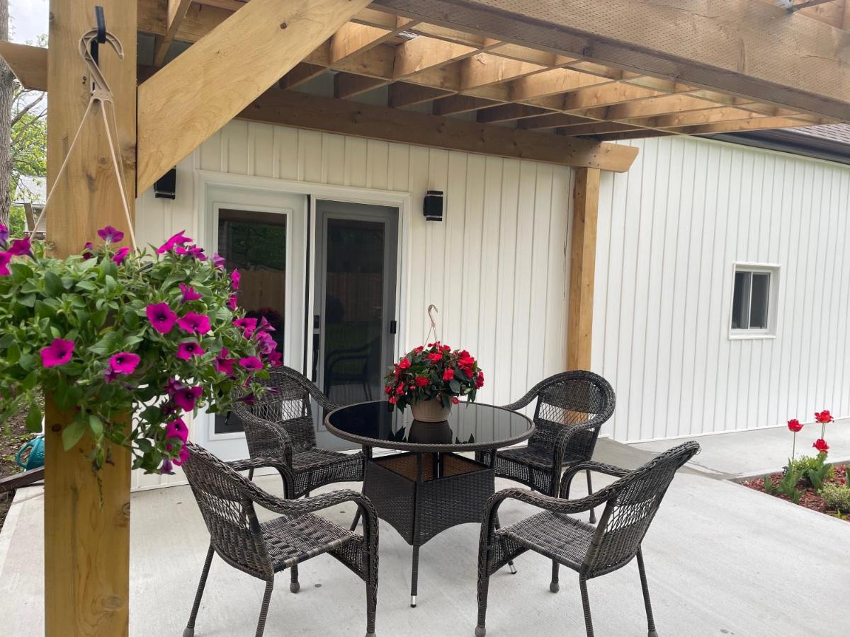 Cozy Cottage Style House Kitchener Buitenkant foto